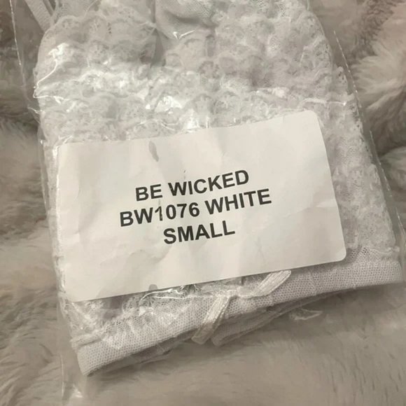 NEW IN BAG -  Be Wicked White Ruffle Shorts with Garters - Picture 2 of 3